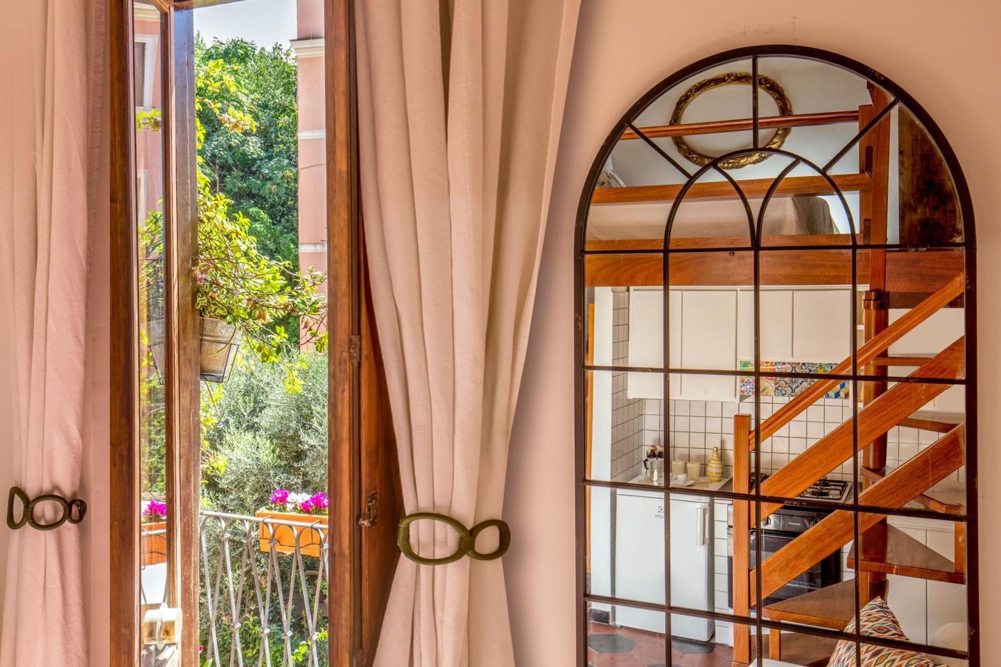 Empire Loft In The Shadow Of Colosseum Apartment *